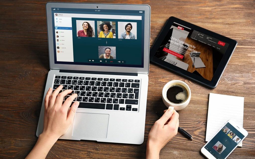 Beszélünk róla. Online is.